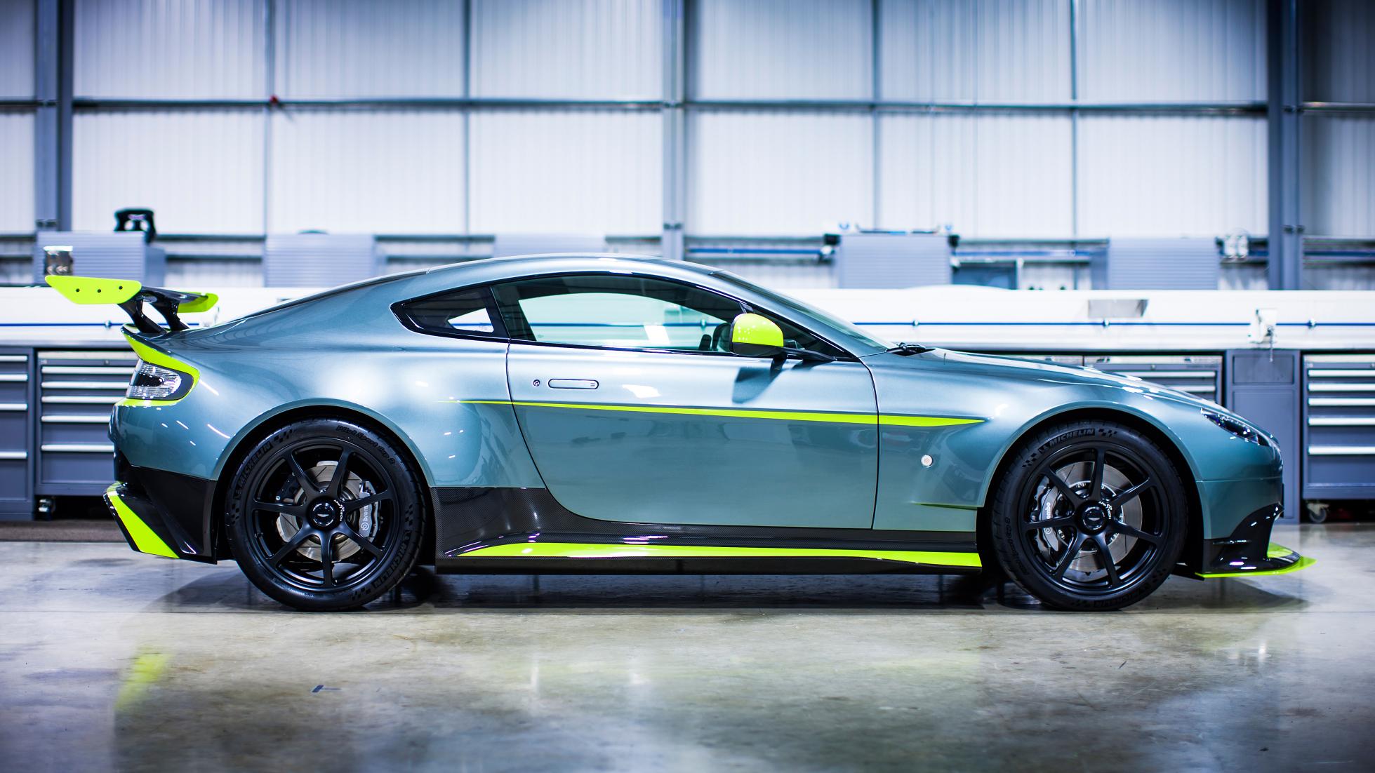 aston_martin_vantage_gt8_03.jpg