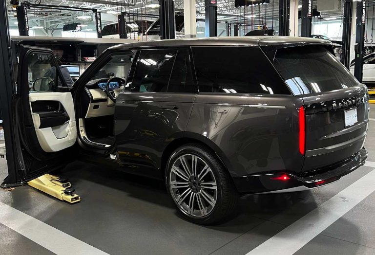 landroverparsippany_279732632_984172972267689_3387907329354800032_n.jpg