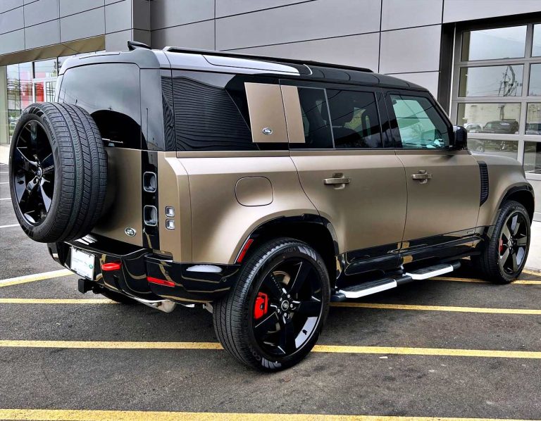 landroverparsippany_279956392_3083859215212301_3300379954605335377_n.jpg