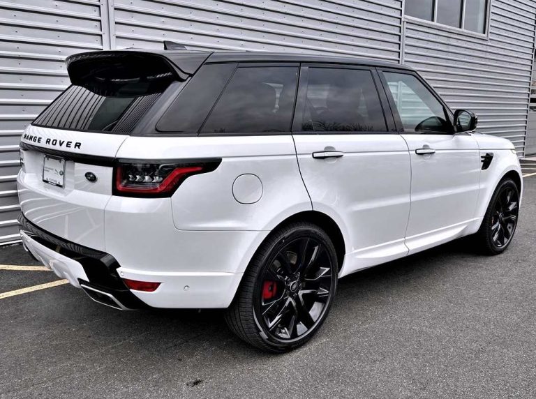landroverparsippany_280216542_1052351212069866_3320668698271200302_n.jpg