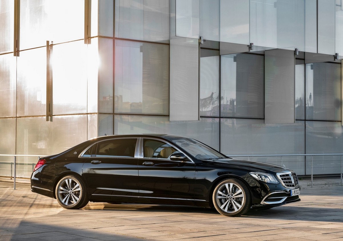 Mercedes-Benz-S-Class_Maybach-2018-1600-02